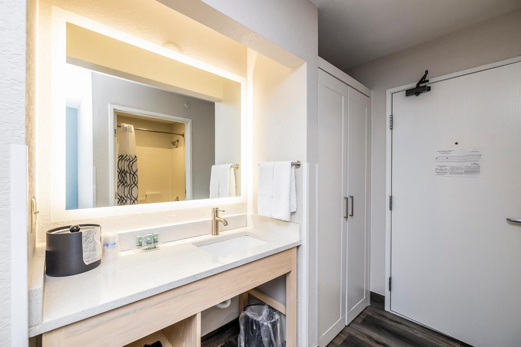 Best Western Watertown Esterno foto